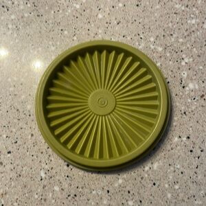 5” Tupperware lid in green!